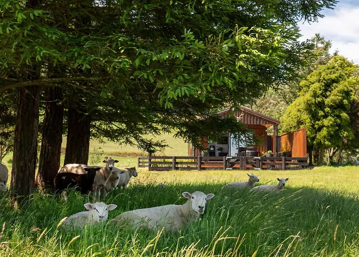 Chalet Kotare Lakeside Retreat