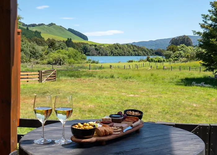 Chalet Kotare Lakeside Retreat