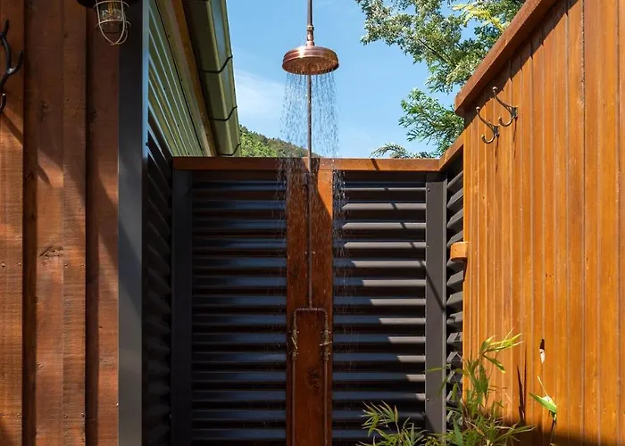 Kotare Lakeside Retreat Chalet *