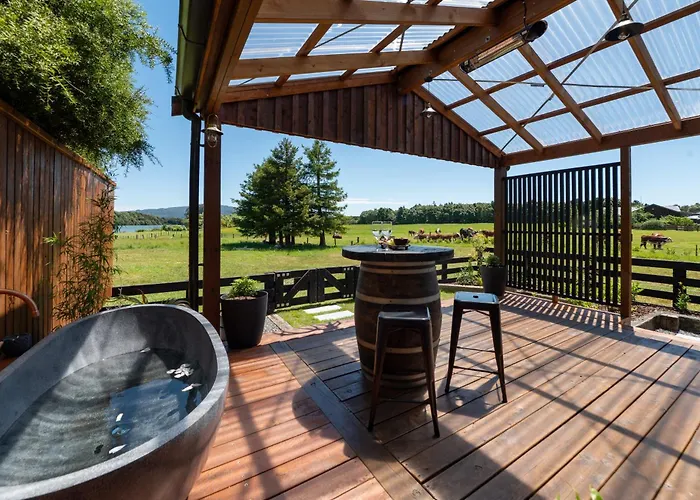 Kotare Lakeside Retreat Chalet