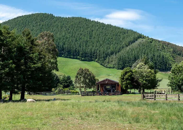 Chalet Kotare Lakeside Retreat